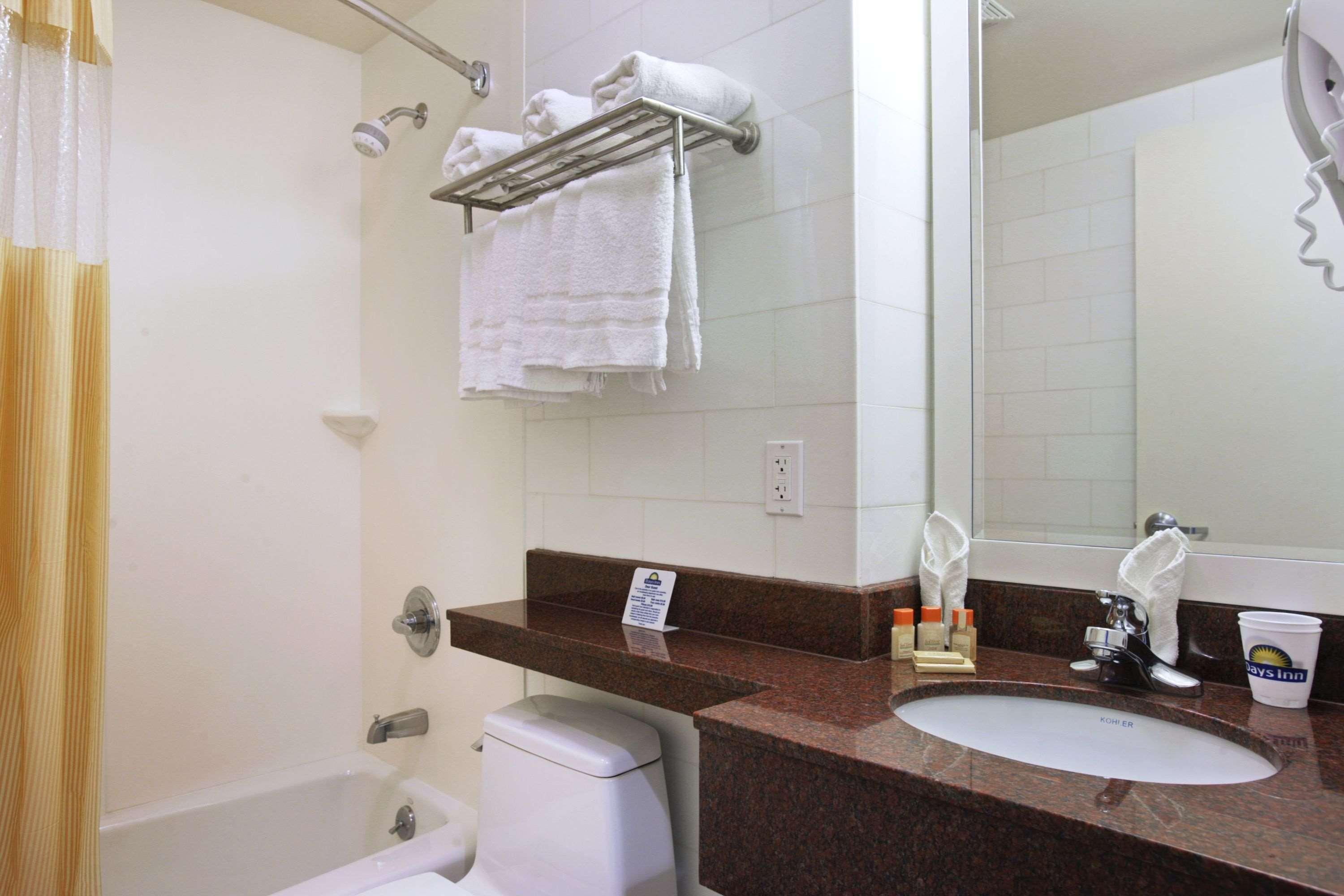 Days Inn Bronx New York Room photo